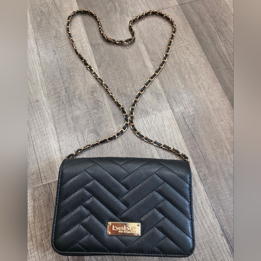 BEBE Quilted Black Crossbody Flap Bag Gold Chain Lixury Elegant Y2k 2000s